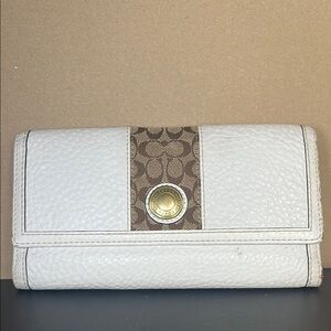 Coach Vintage White Leather Tri-fold Wallet